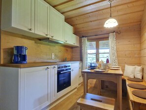 Fridge, oven, stovetop, coffee/tea maker