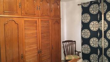 Vila Comfort, 4 kamar tidur | 1 kamar tidur, meja kerja, dan seprai linen