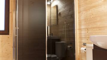Deluxe Bungalow | Bathroom | Shower
