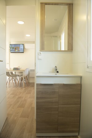 Premium Mobile Home, 2 Bedrooms | Bathroom