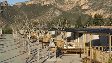 Premium Mobile Home, 2 Bedrooms | Cots/infant beds, WiFi, bed sheets