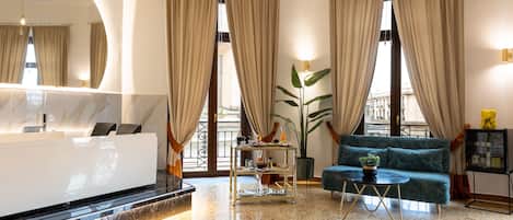 Suíte superluxo, sacada | Roupas de cama premium, edredons de pluma, frigobar, cofres nos quartos