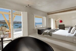 Roupas de cama premium, frigobar, cofres nos quartos