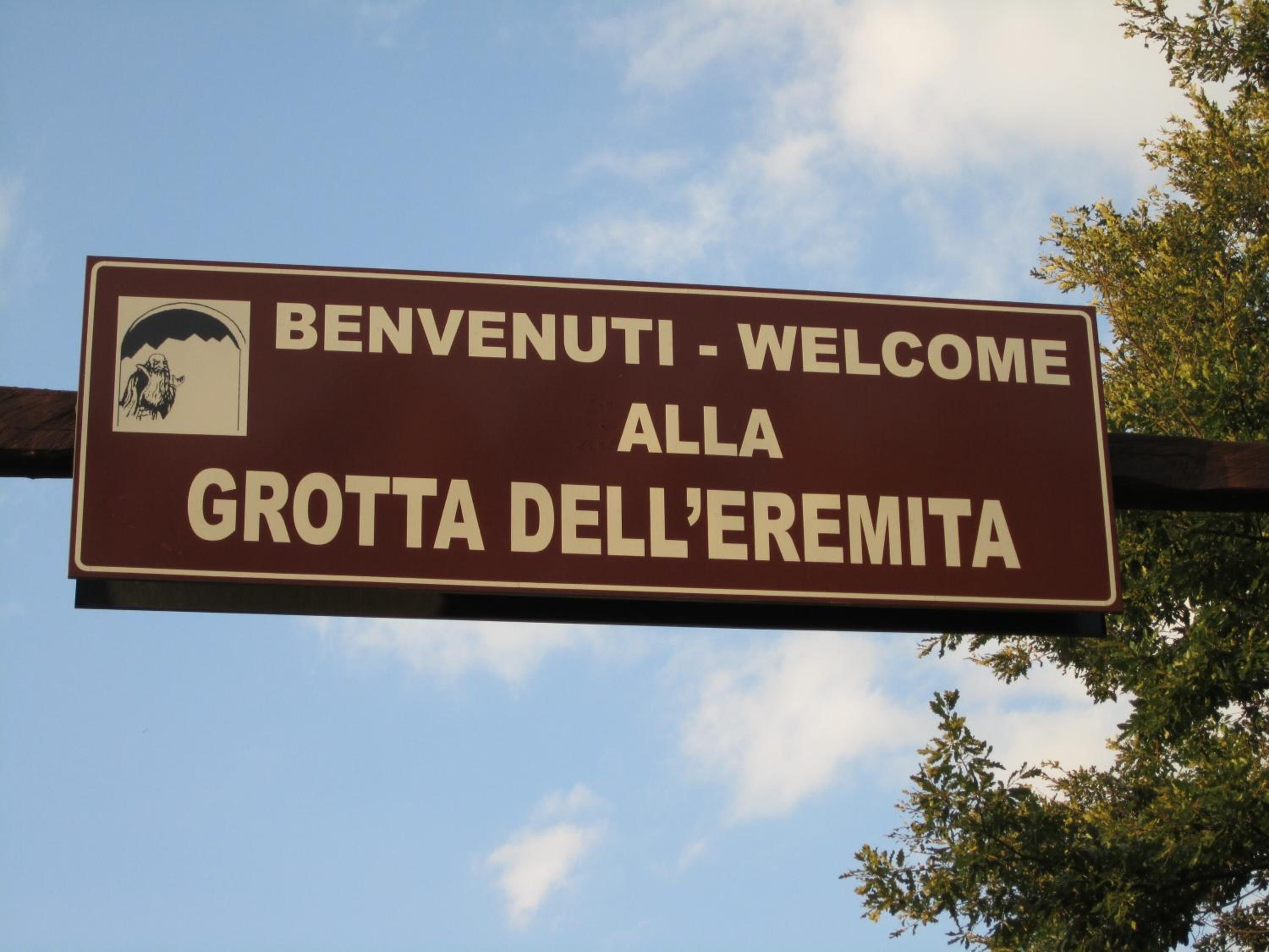A welcome sign for Grotta dell'Eremita.