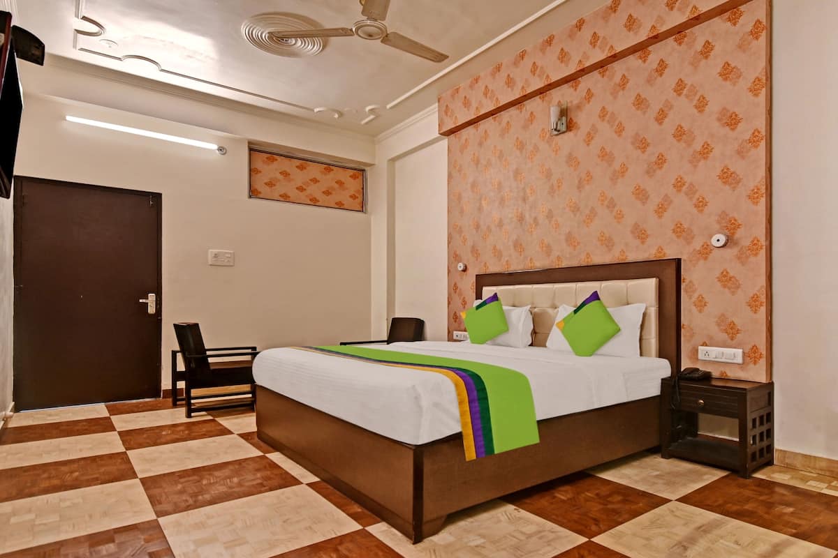 Soundproofing, rollaway beds, free WiFi