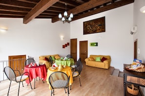 Lobby sitting area - B&B Perla del Sud (Collepasso)