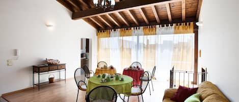 Coin salon dans le hall