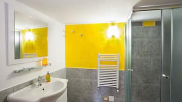 Standard Double or Twin Room | Bathroom | Shower, free toiletries, hair dryer, towels