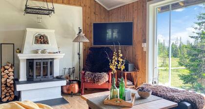 4 bedroom gorgeous home in Sjusjøen