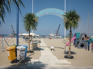 Beach nearby - Hotel Bridge (Rimini)