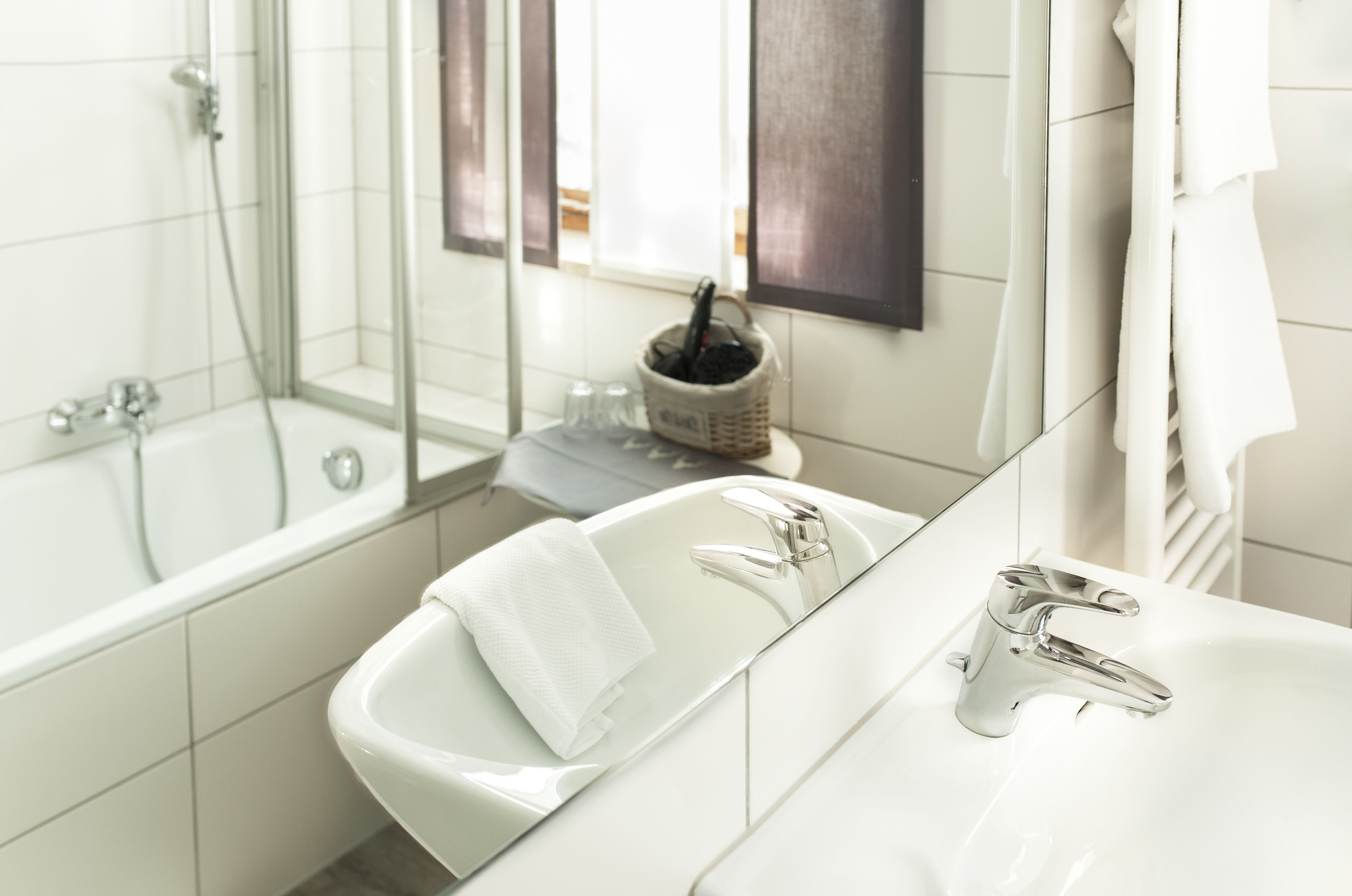 comfort double room | bathroom | shower, free toiletries, hair dryer, towels