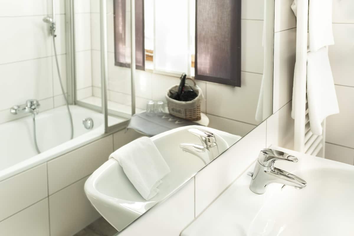 comfort double room | bathroom | shower, free toiletries, hair dryer, towels