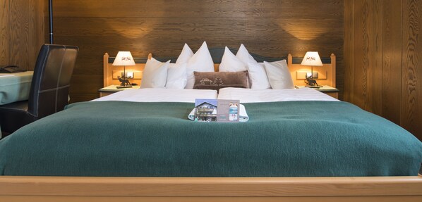 Comfort Double Room | In-room safe, desk, iron/ironing board, free WiFi