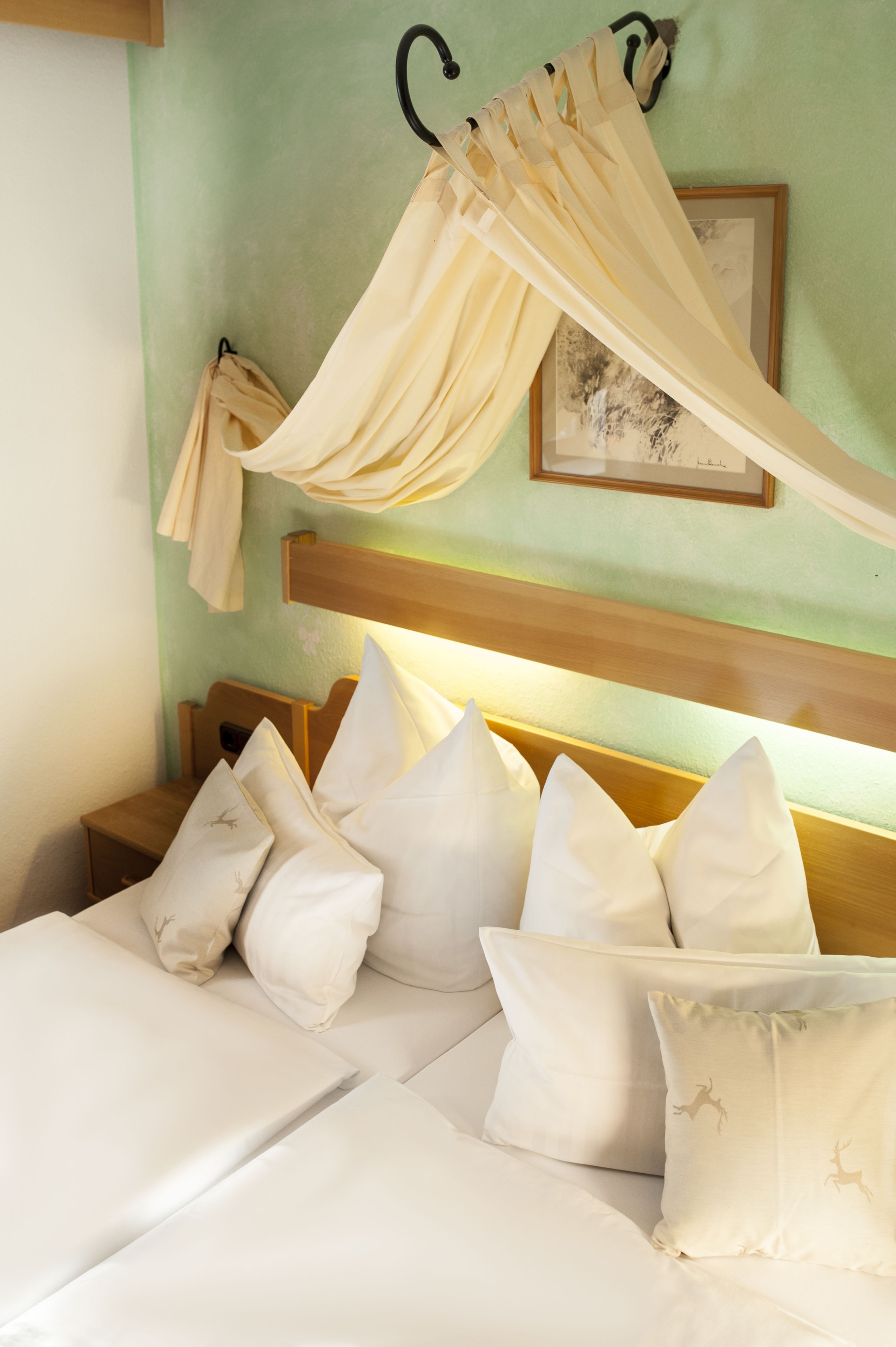 classic double room | in-room safe, desk, iron/ironing board, free wifi