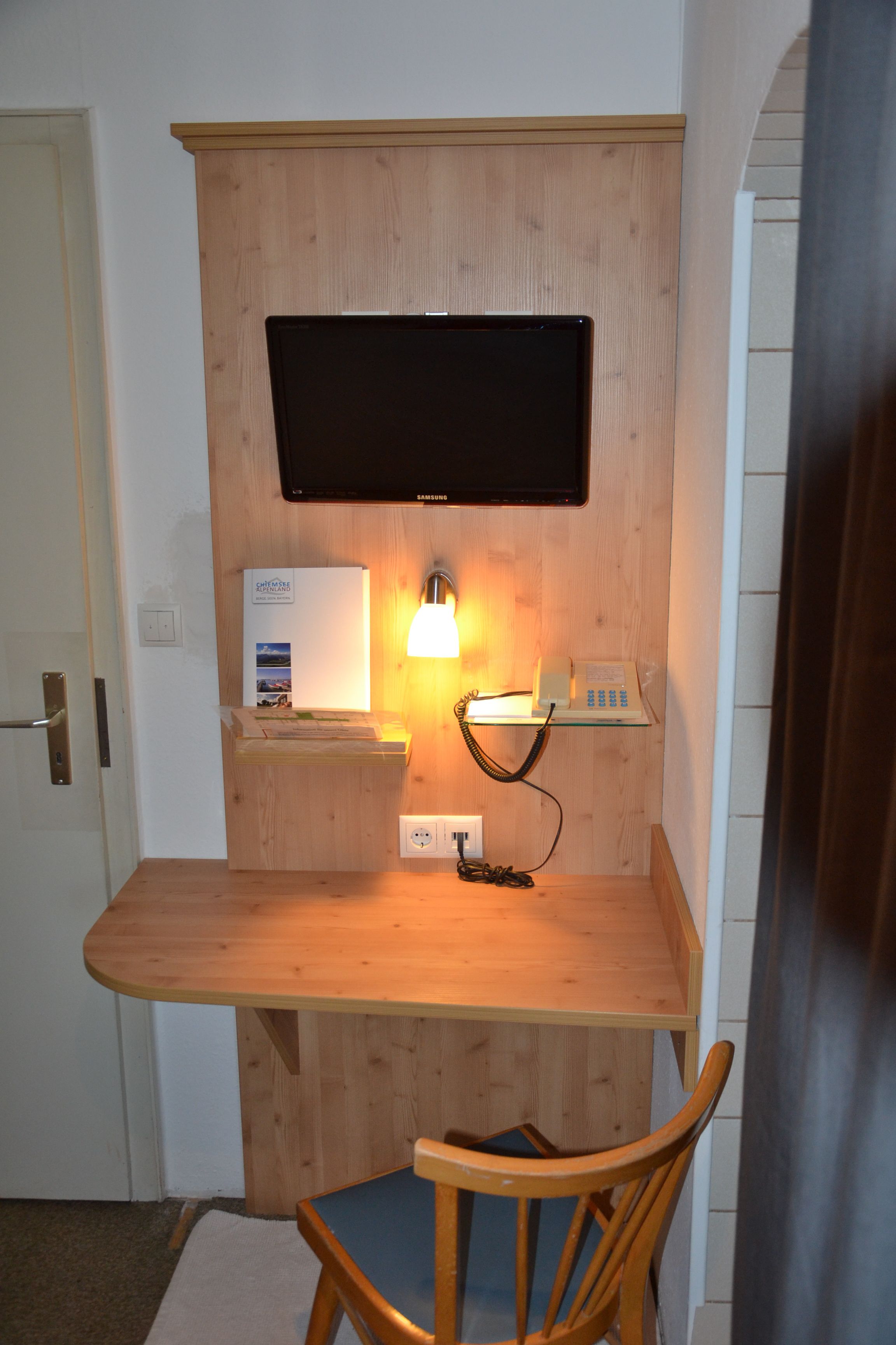 classic single room | in-room safe, desk, iron/ironing board, free wifi