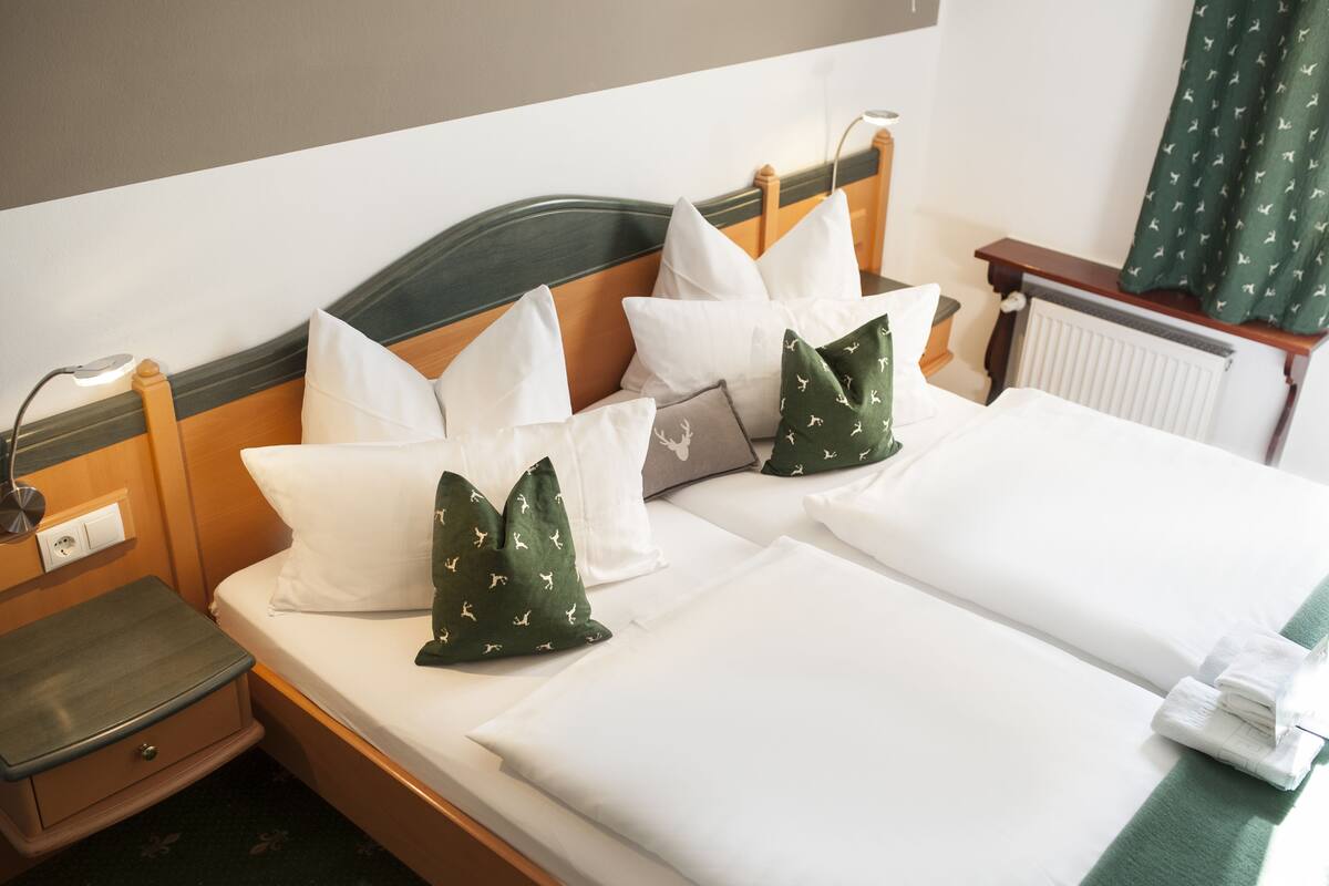 Comfort Double Room | In-room safe, desk, iron/ironing board (on request), free WiFi