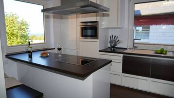 Réfrigérateur, micro-ondes, four, lave-vaisselle