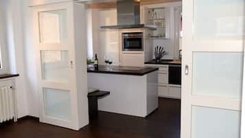 Réfrigérateur, micro-ondes, four, lave-vaisselle