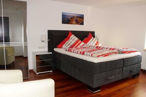 3 bedrooms, in-room safe, travel crib, WiFi