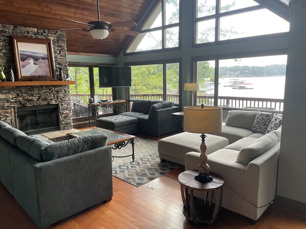 Smart TV, fireplace, DVD player, table football