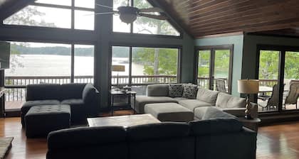 Family Paradise - Smith Lake Home