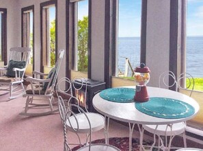 Dining - LONG TERM Full WATERFRONT HOUSE, Niagara Wine Trail,15 Min.TO Niagara Falls,USA! (Wilson)