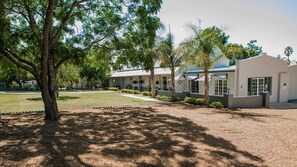 Free self-parking - Elianthe Boutique Guesthouse (Swellendam)