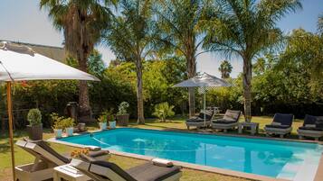 Outdoor pool, pool loungers