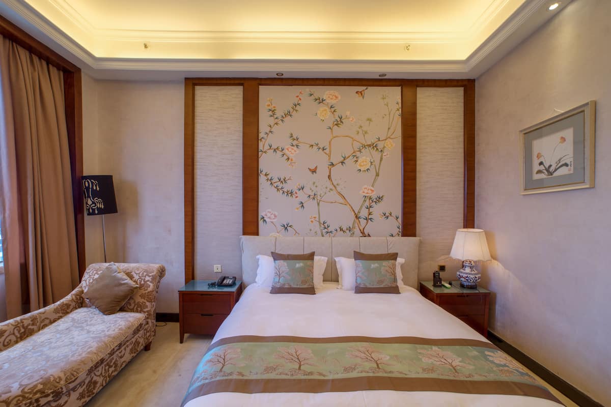 Premium Double Room | 1 bedroom, premium bedding, blackout drapes, iron/ironing board