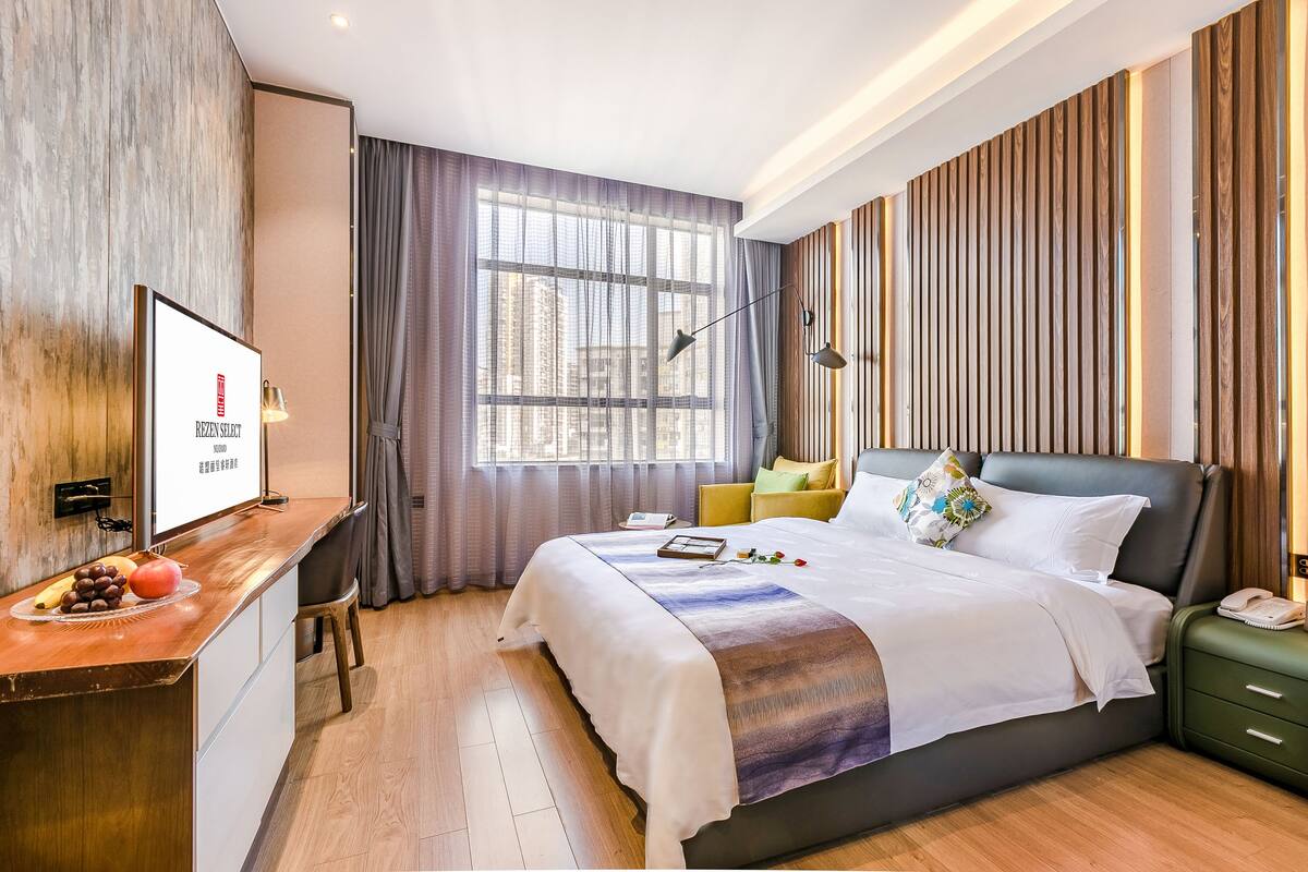 Deluxe tweepersoonskamer | Luxe beddengoed, verduisterende gordijnen, een strijkplank/strijkijzer