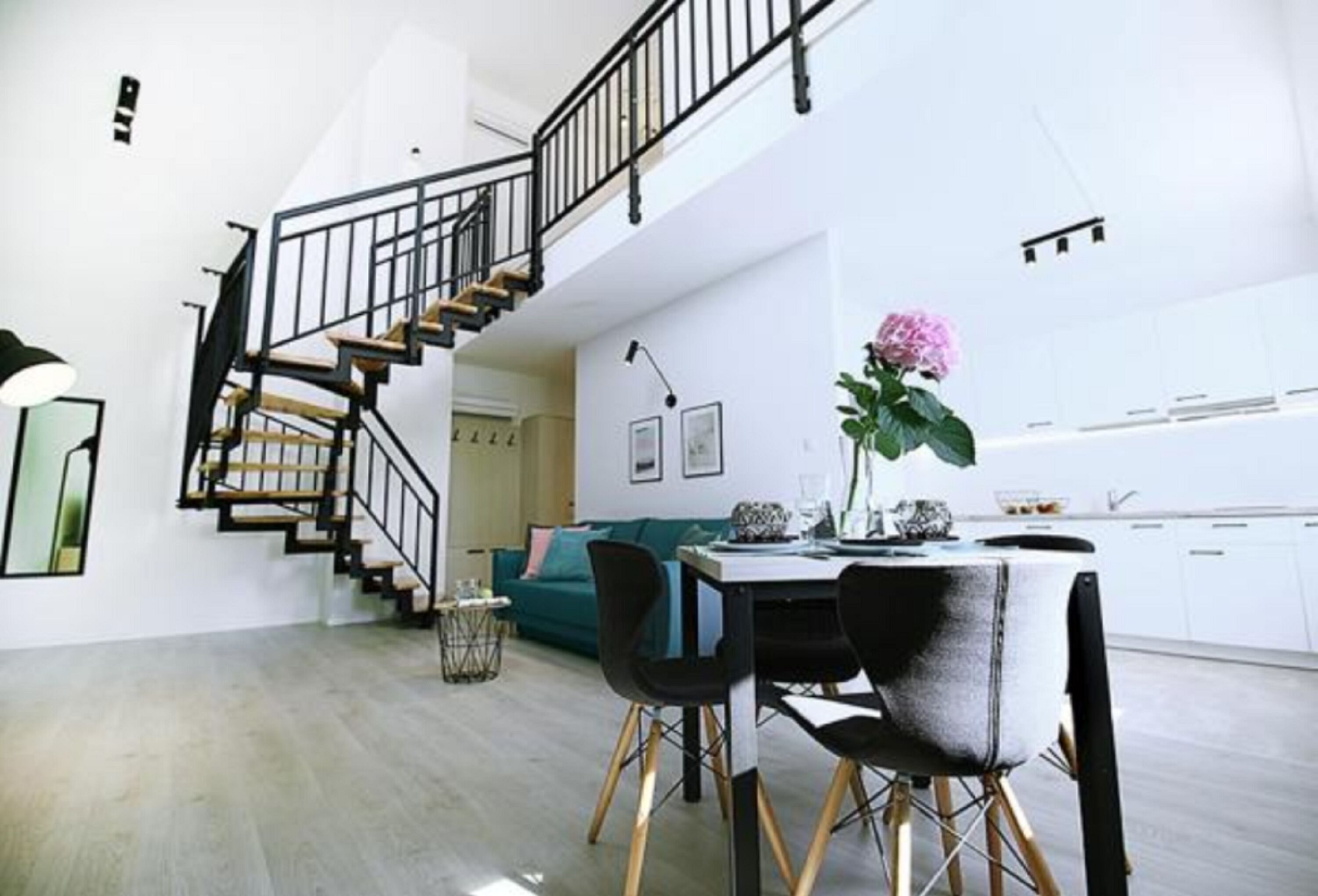 Loftsleilighet – executive, flere senger | Oppholdsrom | Flatskjerm-TV
