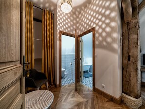 Superior Double Room, Ensuite, Park View (3) | Egyptian cotton sheets, premium bedding, blackout curtains, free WiFi - La Grange de Léonie (Méry-sur-Cher)