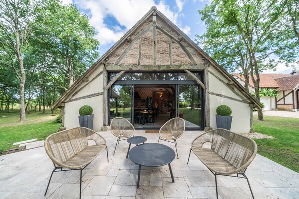 Deluxe House, 3 Bedrooms, Hot Tub | Terrace/patio - La Grange de Léonie (Méry-sur-Cher)