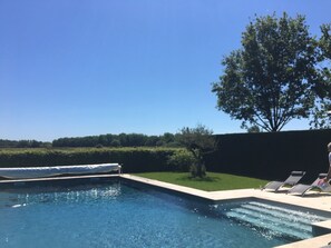 Outdoor pool, open 8:00 AM to 8:00 PM, pool loungers - La Grange de Léonie (Méry-sur-Cher)