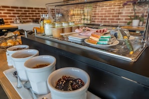 Free daily continental breakfast