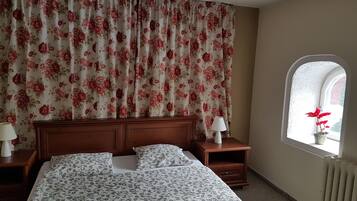 Deluxe Double Room, 1 King Bed, Park View | 1 bedroom, blackout drapes, iron/ironing board, bed sheets