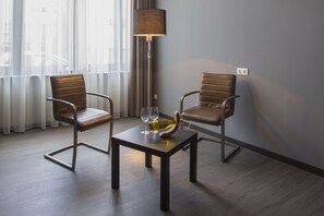 Habitación superior | 1 dormitorio, ropa de cama de alta calidad, minibar y caja fuerte