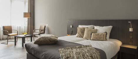 1 bedroom, premium bedding, minibar, in-room safe