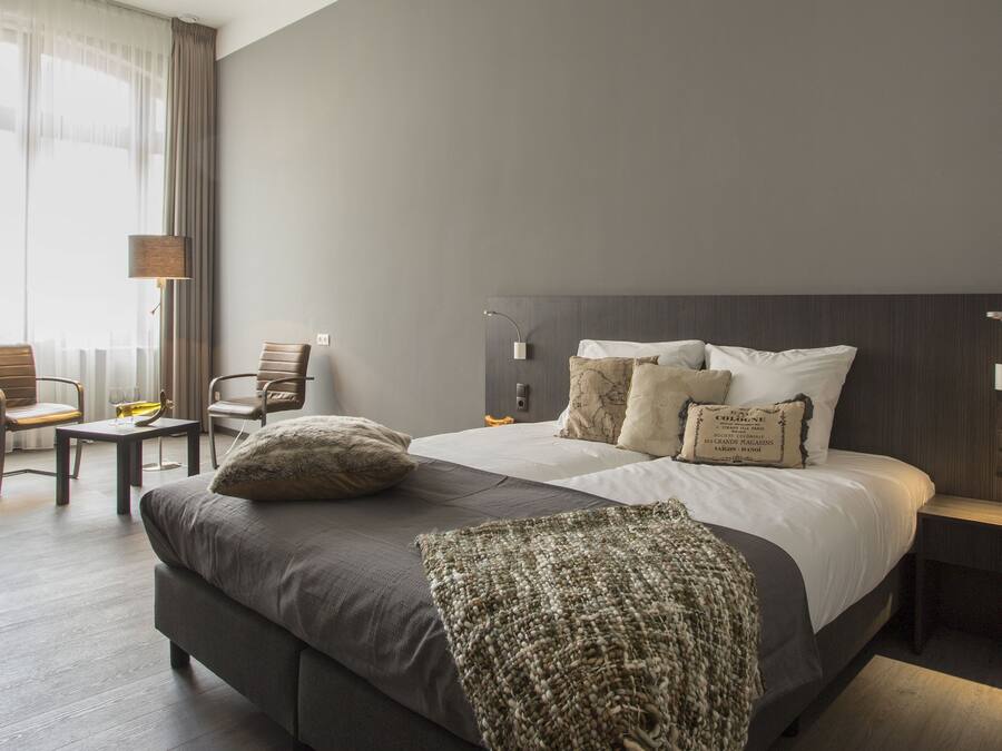 1 bedroom, premium bedding, minibar, in-room safe