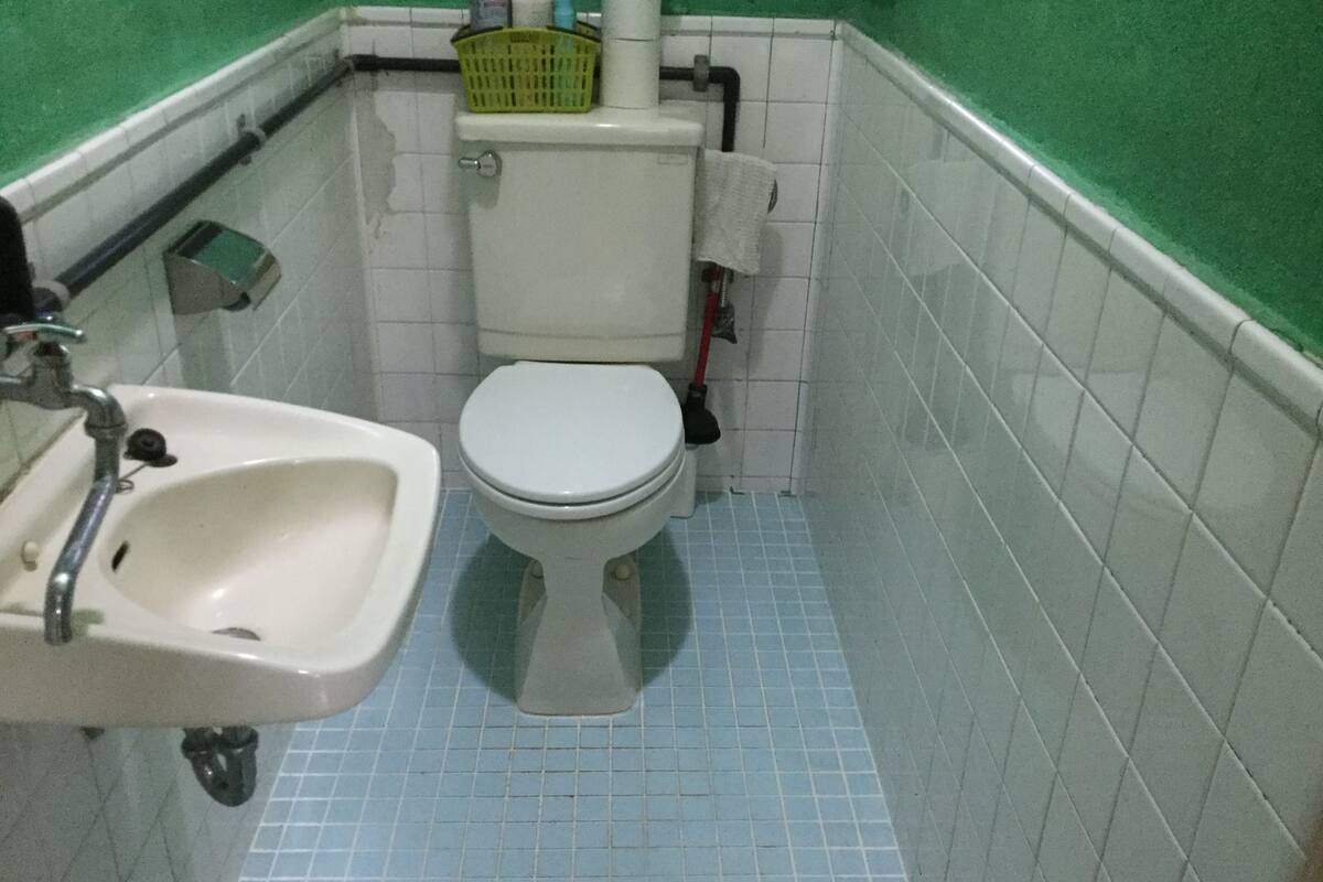 Free toiletries, hair dryer, slippers