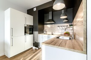 Comfort Apartment | Private kitchenette | Fridge, microwave, oven, stovetop