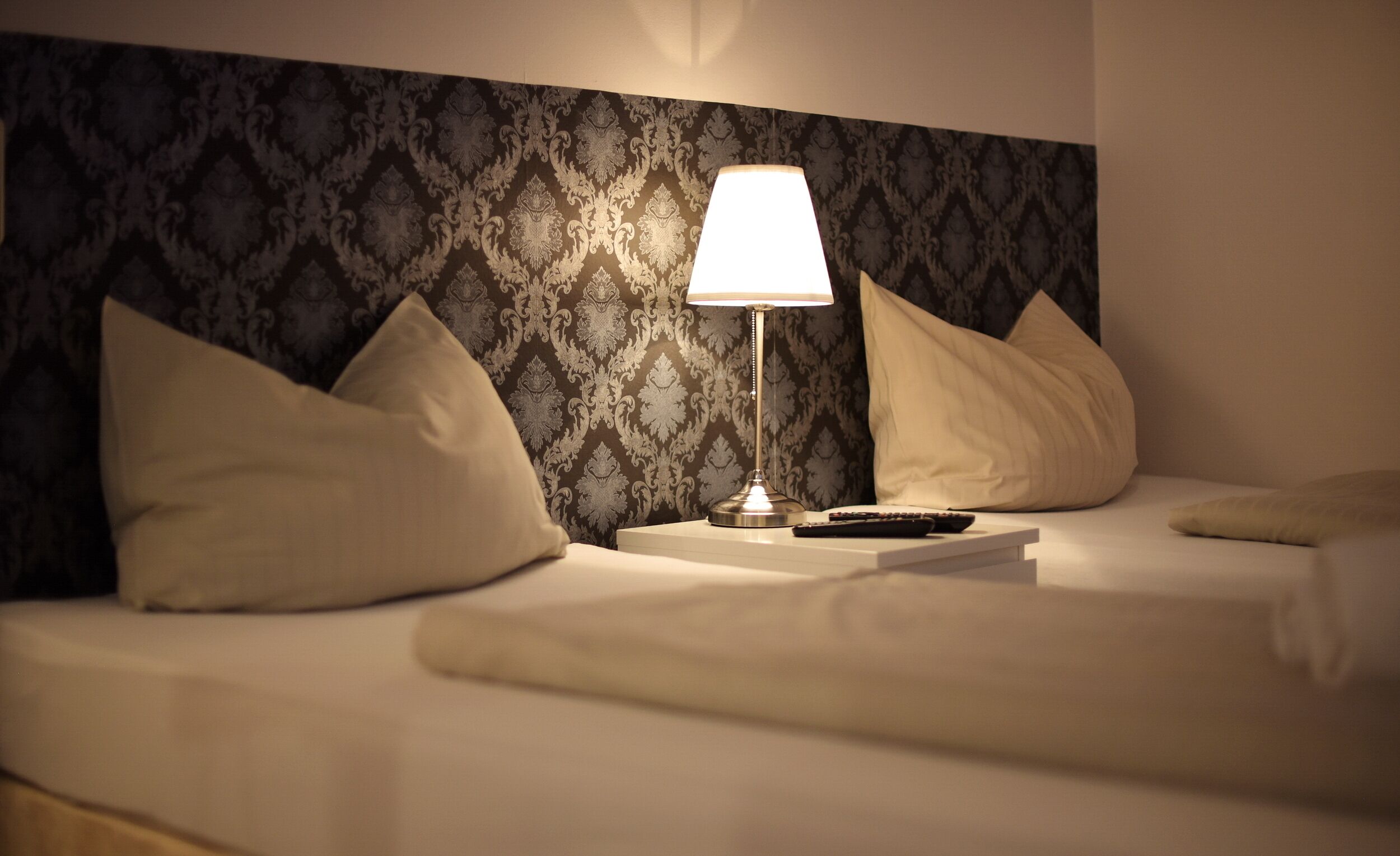 Economy-herbergi með tvíbreiðu rúmi | Ofnæmisprófaður sængurfatnaður, sérhannaðar innréttingar