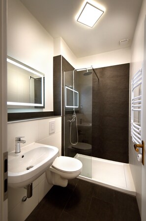 Apartment, 2 Bedrooms | Hypo-allergenic bedding, individually decorated, individually furnished - Hotel Bürgerhof (Cologne)