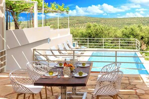 Casa, 2 habitaciones | Comedor