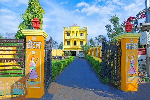 Property entrance - Hotel Manbhar (Amer)