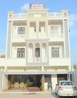 Front of property - Hotel Manbhar (Amer)