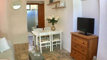 Apartament, 1 dormitori | Zona de menjador de l'habitació