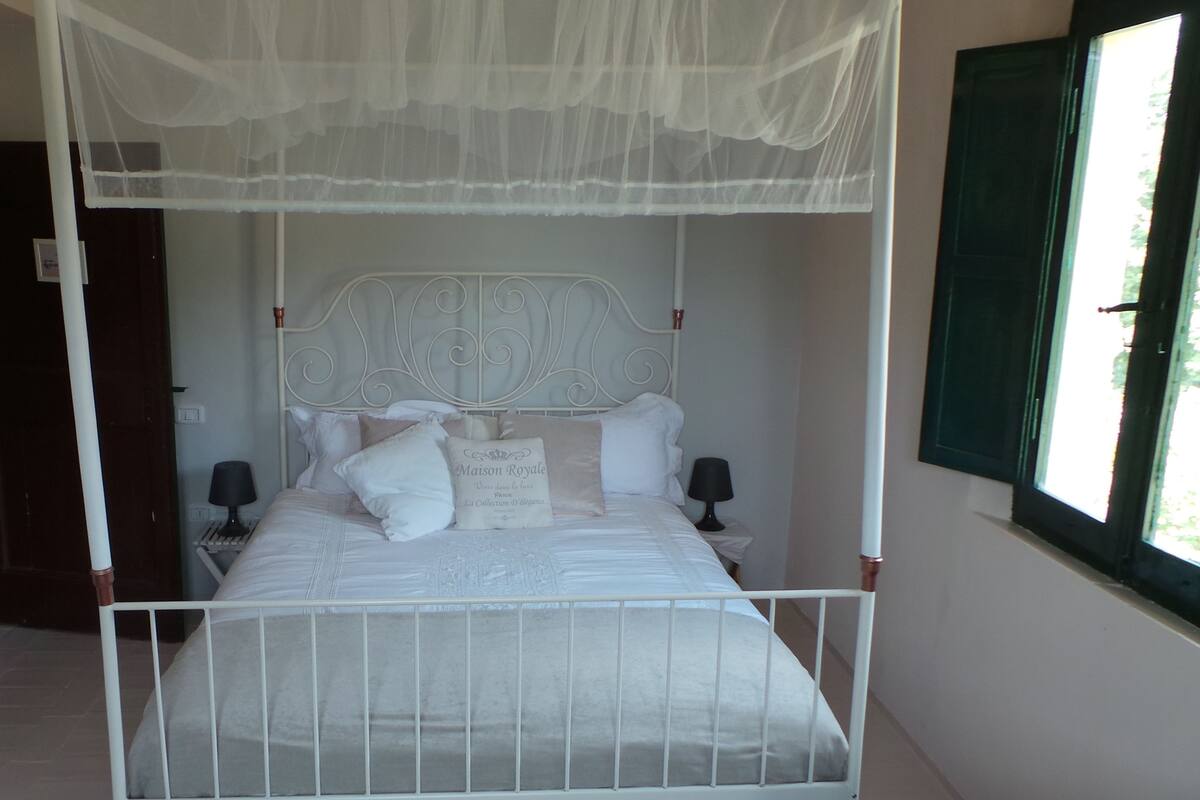 Double Room | Cribs (free), WiFi (free), bed sheets