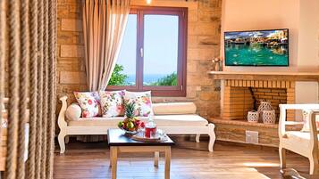 Vila design, 5 quartos | Sala de estar | TV de tela plana