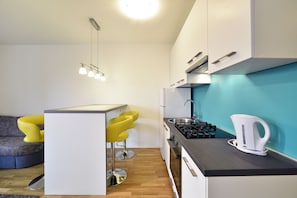 Apartment, Balcony | Private kitchen | Fridge, oven, stovetop, dishwasher